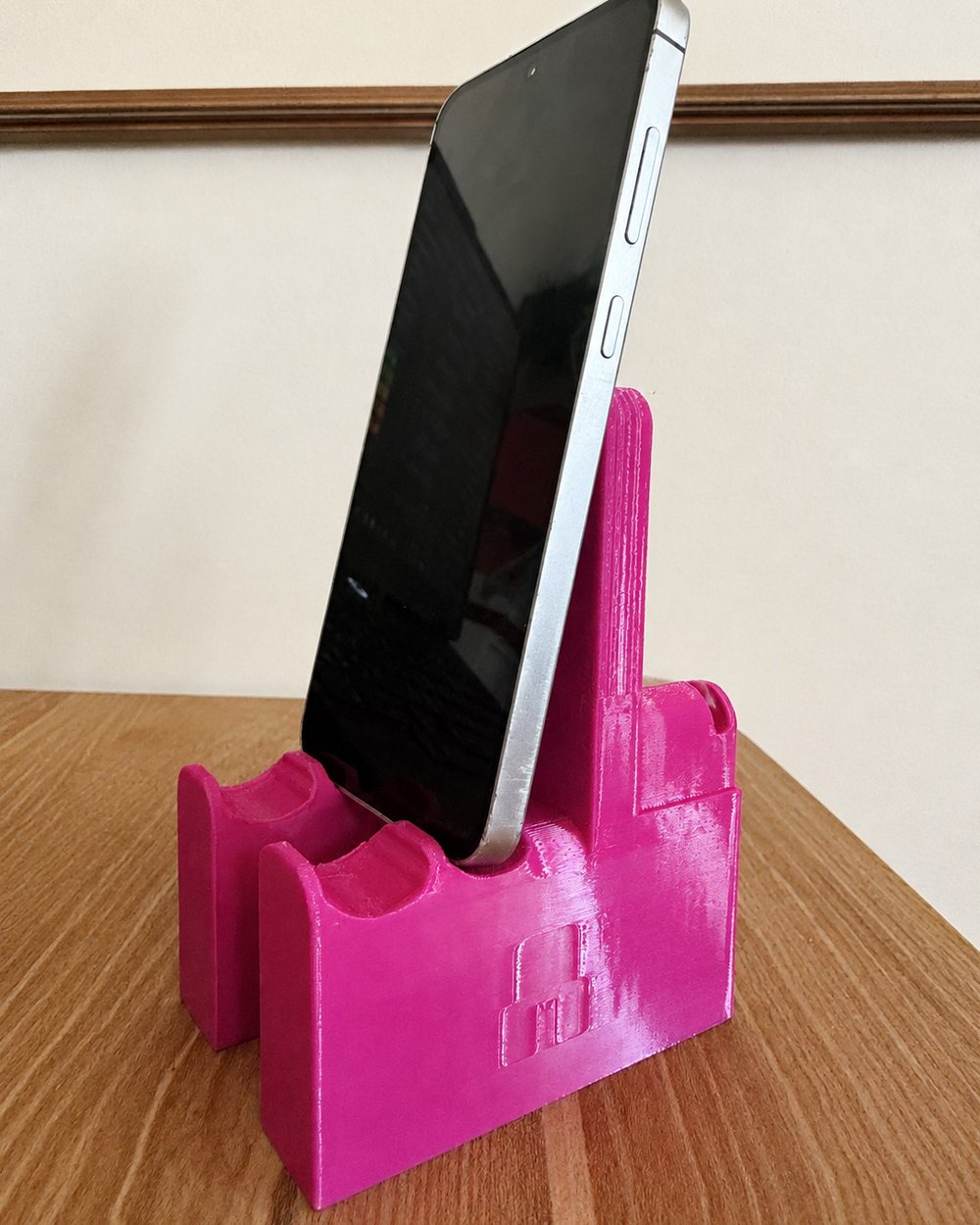 מעמד KANI Core72 עם טלפון לאורך